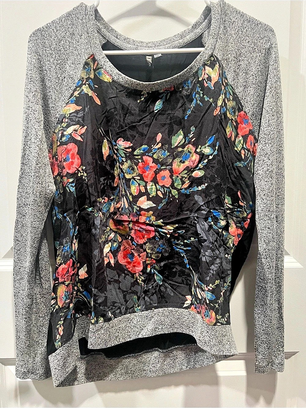 Kut from the Kloth Floral Long Sleeve Top Size Medium